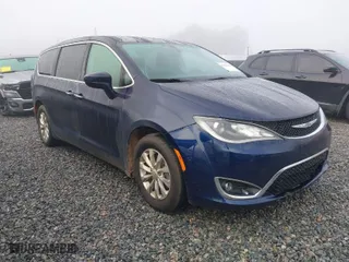 2018 Chrysler Pacifica Touring Plus with VIN 2C4RC1FG6JR323064, listed as a IAAI auction lot 41482542 with 160,804 mi miles. Bid and sale history available at carsss.com. Image 1.