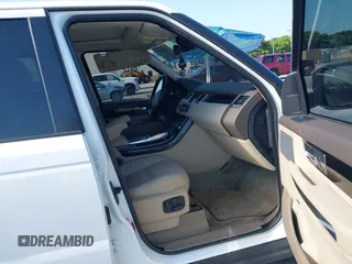2013 Land Rover Range Rover Sport HSE z VIN SALSF2D42DA809718, wystawiony jako IAAI lot #42335912 z przebiegiem 153 297 mil mil oraz . Historia ofert i sprzedaży dostępna na DreamBid. Obrazek 5.