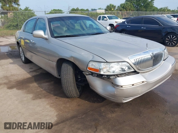 2007 Lincoln Town Car Signature с VIN 1LNHM81V97Y603665, выставлен на аукционе IAAI как лот 42224688 с пробегом 82 861 миль миль и . История ставок и продаж доступна на DreamBid. Изображение 1.