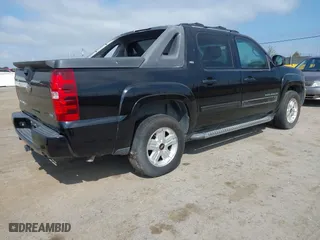 2011 Chevrolet Avalanche LT with VIN 3GNTKFE39BG119720, listed as a IAAI auction lot 42036526 with 190,381 mi miles. Bid and sale history available at carsss.com. Image 4.