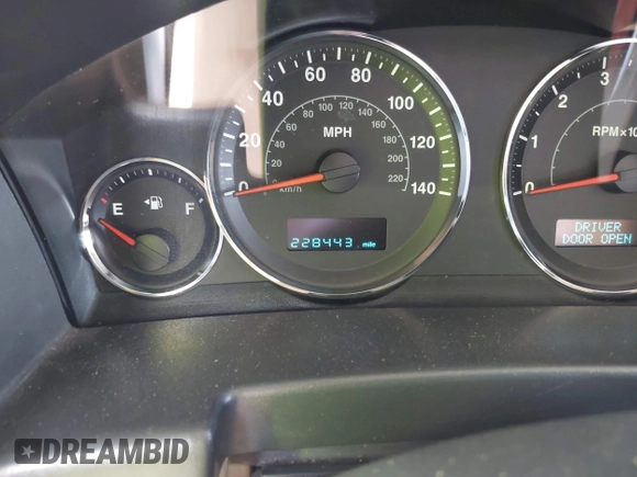 2006 Jeep Commander Limited с VIN 1J8HG58266C285594, выставлен на аукционе IAAI как лот 42671312 с пробегом 228 443 миль миль и . История ставок и продаж доступна на DreamBid. Изображение 7.