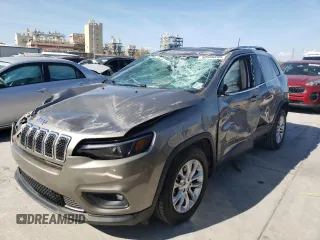2019 Jeep Cherokee Latitude z VIN 1C4PJLCB3KD272242, wystawiony jako Copart lot #50560255 z przebiegiem Nie podano mil oraz Szkoda całkowita • Salvage title. Historia ofert i sprzedaży dostępna na DreamBid. Obrazek 1.