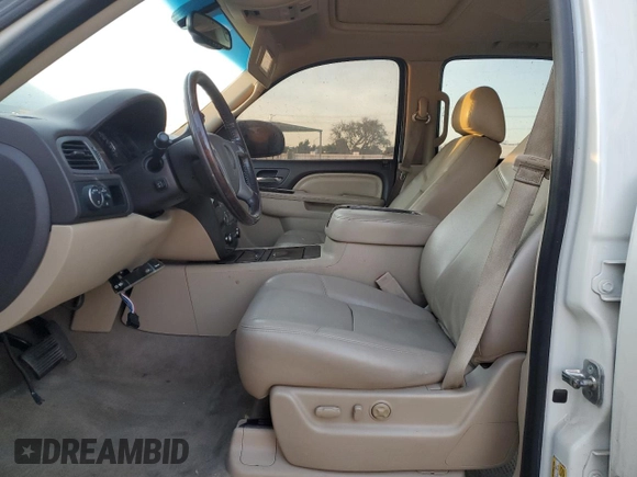 2014 GMC Yukon Denali z VIN 1GKS1EEF7ER180648, wystawiony jako Copart lot #79656084 z przebiegiem Nie podano mil oraz Szkoda całkowita • Salvage title. Historia ofert i sprzedaży dostępna na DreamBid. Obrazek 7.