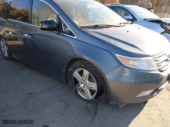 2013 Honda Odyssey Touring with VIN 5FNRL5H9XDB009973, listed as a IAAI auction lot 41904710 with 219,067 mi miles. Bid and sale history available at carsss.com. Image 6.