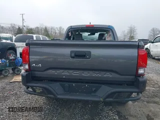 2018 Toyota Tacoma SR z VIN 5TFSX5EN6JX060153, wystawiony jako IAAI lot #41566129 z przebiegiem 33 669 mil mil oraz . Historia ofert i sprzedaży dostępna na DreamBid. Obrazek 17.