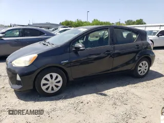 2013 Toyota Prius One z VIN JTDKDTB33D1535569, wystawiony jako Copart lot #54267915 z przebiegiem 158 335 mil mil oraz Szkoda całkowita • Salvage title. Historia ofert i sprzedaży dostępna na DreamBid. Obrazek 1.
