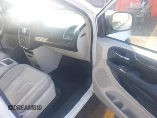 2015 Chrysler Town & Country LX with VIN 2C4RC1AG1FR678142, listed as a IAAI auction lot 41016680 with 78,756 mi miles and . Bid and sale history available at carsss.com. Image 5.