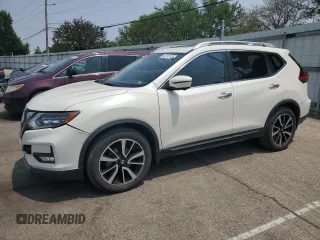 2018 Nissan Rogue SV z VIN JN8AT2MV1JW303000, wystawiony jako Copart lot #58315145 z przebiegiem 55 719 mil mil oraz Szkoda całkowita • Salvage title. Historia ofert i sprzedaży dostępna na DreamBid. Obrazek 1.