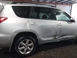 2008 Toyota RAV4 Ltd with VIN JTMBK31V186039266, listed as a IAAI auction lot 41892985 with 174,827 mi miles. Bid and sale history available at carsss.com. Image 6.