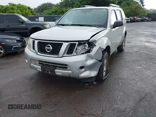 2012 Nissan Pathfinder S z VIN 5N1AR1NN7CC631069, wystawiony jako IAAI lot #39690253 z przebiegiem 135 828 mil mil oraz . Historia ofert i sprzedaży dostępna na DreamBid. Obrazek 6.