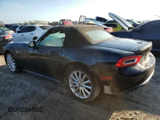 2017 FIAT 124 Spider Elaborazione Abarth z VIN JC1NFAEK4H0105671, wystawiony jako Copart lot #73736814 z przebiegiem Nie podano mil oraz Szkody całkowita. Historia ofert i sprzedaży dostępna na DreamBid. Obrazek 2.