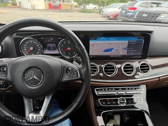 2017 Mercedes-Benz E 300 Luxury with VIN WDDZF4KB1HA058612, listed as a Copart auction lot 62069435 with 160,626 mi miles and Clean title. Bid and sale history available at DreamBid. Image 5.