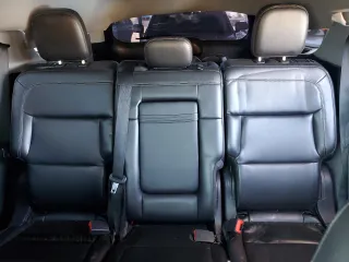 2022 Ford Explorer XLT z VIN 1FMSK8DH3NGA53321, wystawiony jako Copart lot #59983905 z przebiegiem 59 012 mil mil oraz Szkoda całkowita • Salvage title. Historia ofert i sprzedaży dostępna na DreamBid. Obrazek 10.