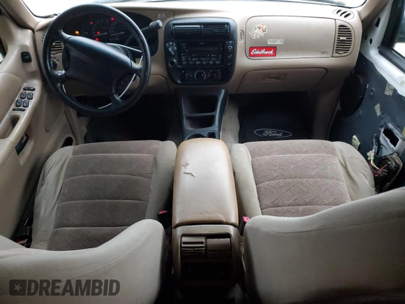 2000 Ford Explorer XLT z VIN 1FMZU73E2YZB82279, wystawiony jako Copart lot #86607864 z przebiegiem 46 620 mil mil oraz Szkody całkowita. Historia ofert i sprzedaży dostępna na DreamBid. Obrazek 8.