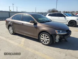 2012 Volkswagen Jetta Sedan SE w/Convenience with VIN 3VWDX7AJ1CM454317, listed as a Copart auction lot 48673205 with 136,971 mi miles and Salvage Title. Bid and sale history available at carsss.com. Image 4.