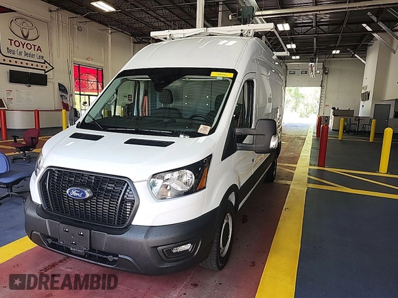 2023 Ford Transit Cargo z VIN 1FTBR1X83PKB55205, wystawiony jako IAAI lot #42569694 z przebiegiem 20 924 mil mil oraz . Historia ofert i sprzedaży dostępna na DreamBid. Obrazek 13.