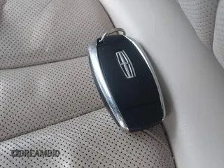 2017 Lincoln MKC Reserve z VIN 5LMCJ3D98HUL35184, wystawiony jako IAAI lot #41482306 z przebiegiem 86 794 mil mil oraz . Historia ofert i sprzedaży dostępna na DreamBid. Obrazek 11.