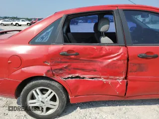 2000 Ford Focus SE z VIN 1FAFP34P8YW134803, wystawiony jako Copart lot #59402265 z przebiegiem 188 652 mil mil oraz Szkoda całkowita • Salvage title. Historia ofert i sprzedaży dostępna na DreamBid. Obrazek 10.
