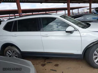 2018 Volkswagen Tiguan SEL with VIN 3VV3B7AX0JM001709, listed as a IAAI auction lot 41702672 with 146,499 mi miles. Bid and sale history available at carsss.com. Image 13.