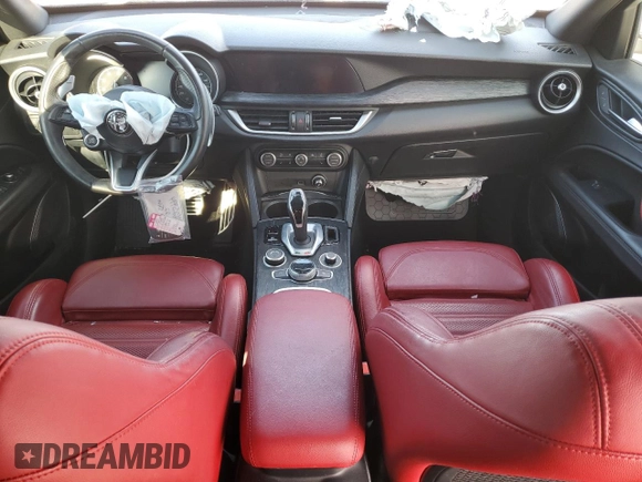 2022 Alfa Romeo Stelvio Sprint z VIN ZASPAKANXN7D28081, wystawiony jako Copart lot #70625994 z przebiegiem Nie podano mil oraz Szkody całkowita. Historia ofert i sprzedaży dostępna na DreamBid. Obrazek 8.