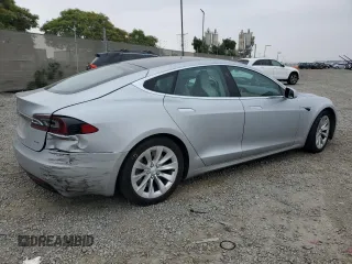 2018 Tesla Model S 75D z VIN 5YJSA1E25JF282919, wystawiony jako Copart lot #60255745 z przebiegiem 94 066 mil mil oraz Szkoda całkowita • Salvage title. Historia ofert i sprzedaży dostępna na DreamBid. Obrazek 3.