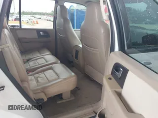 2005 Ford Expedition Eddie Bauer с VIN 1FMPU17505LB13376, выставлен на аукционе IAAI как лот 42424935 с пробегом 178 557 миль миль и . История ставок и продаж доступна на DreamBid. Изображение 8.