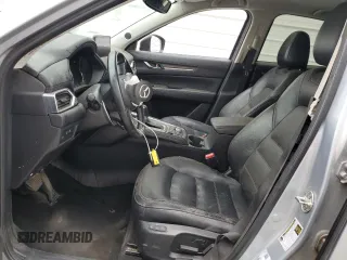 2021 Mazda CX-5 Grand Touring z VIN JM3KFADM7M1339081, wystawiony jako Copart lot #58913585 z przebiegiem Nie podano mil oraz Szkoda całkowita • Salvage title. Historia ofert i sprzedaży dostępna na DreamBid. Obrazek 7.