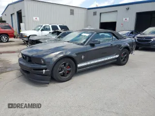 2008 Ford Mustang Deluxe z VIN 1ZVHT84N185180728, wystawiony jako Copart lot #56924285 z przebiegiem 93 353 mil mil oraz Szkoda całkowita • Salvage title. Historia ofert i sprzedaży dostępna na DreamBid. Obrazek 1.