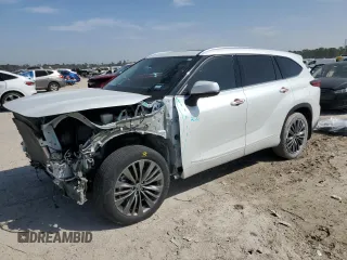2022 Toyota Highlander Platinum z VIN 5TDFZRBH5NS171578, wystawiony jako Copart lot #48809375 z przebiegiem 42 852 mil mil oraz Szkoda całkowita • Salvage title. Historia ofert i sprzedaży dostępna na DreamBid. Obrazek 1.