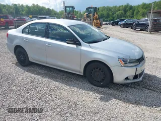 2014 Volkswagen Jetta SE z VIN 3VWD17AJ3EM246296, wystawiony jako IAAI lot #42163106 z przebiegiem 157 853 mil mil oraz . Historia ofert i sprzedaży dostępna na DreamBid. Obrazek 1.
