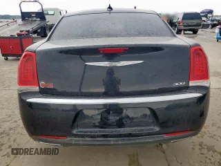 2016 Chrysler 300 Anniversary Edition z VIN 2C3CCAAG7GH308136, wystawiony jako Copart lot #57340815 z przebiegiem 135 788 mil mil oraz Szkoda całkowita • Salvage title. Historia ofert i sprzedaży dostępna na DreamBid. Obrazek 6.