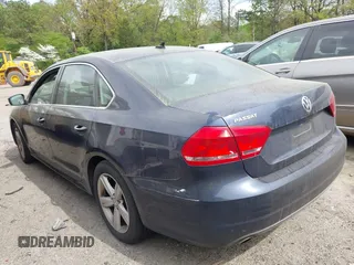 2013 Volkswagen Passat SE z VIN 1VWBP7A36DC033947, wystawiony jako IAAI lot #41943108 z przebiegiem 216 898 mil mil oraz . Historia ofert i sprzedaży dostępna na DreamBid. Obrazek 3.