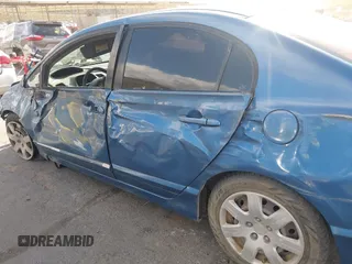 2006 Honda Civic LX z VIN 1HGFA16596L015444, wystawiony jako IAAI lot #41954653 z przebiegiem 317 779 mil mil oraz . Historia ofert i sprzedaży dostępna na DreamBid. Obrazek 12.