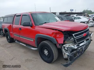 2006 Chevrolet Silverado 1500 LS with VIN 1GCEC19V66Z217817, listed as a IAAI auction lot 41924306 with 274,685 mi miles. Bid and sale history available at carsss.com. Image 1.