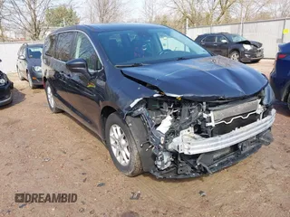 2020 Chrysler Pacifica Touring with VIN 2C4RC1FG7LR185392, listed as a IAAI auction lot 42067539 with 177,984 mi miles and . Bid and sale history available at DreamBid. Image 1.