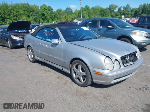 2002 Mercedes-Benz CLK 320/430 z VIN WDBLK70G12T129233, wystawiony jako IAAI lot #42391247 z przebiegiem 94 186 mil mil oraz . Historia ofert i sprzedaży dostępna na DreamBid. Obrazek 1.