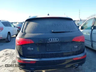 2014 Audi Q5 Premium Plus z VIN WA1CMAFP9EA043906, wystawiony jako IAAI lot #41382488 z przebiegiem 117 677 mil mil oraz . Historia ofert i sprzedaży dostępna na DreamBid. Obrazek 17.