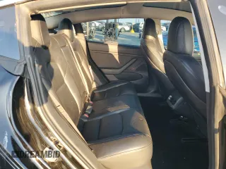 2019 Tesla Model 3 Mid Range z VIN 5YJ3E1EA8KF306096, wystawiony jako Copart lot #82712354 z przebiegiem 170 775 mil mil oraz Szkoda całkowita • Salvage title. Historia ofert i sprzedaży dostępna na DreamBid. Obrazek 11.