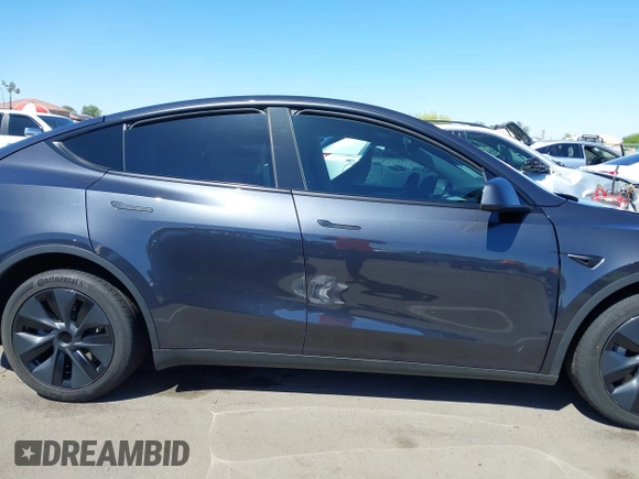 2024 Tesla Model Y Long Range z VIN 7SAYGDEE0RF128802, wystawiony jako IAAI lot #42128685 z przebiegiem 15 713 mil mil oraz . Historia ofert i sprzedaży dostępna na DreamBid. Obrazek 12.