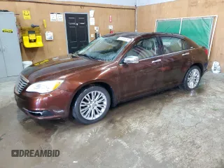 2013 Chrysler 200 Limited z VIN 1C3CCBCG1DN539992, wystawiony jako Copart lot #52192475 z przebiegiem 113 667 mil mil oraz Czysty tytuł • Clean title. Historia ofert i sprzedaży dostępna na DreamBid. Obrazek 1.
