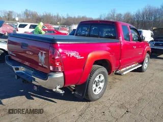 2006 Toyota Tacoma with VIN 5TEUU42N26Z245168, listed as a IAAI auction lot 41477409 with 197,462 mi miles. Bid and sale history available at carsss.com. Image 4.