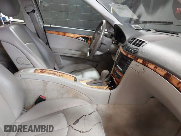 2006 Mercedes-Benz E-Class 3.5L with VIN WDBUF87J76X182677, listed as a IAAI auction lot 42016237 with 150,085 mi miles. Bid and sale history available at carsss.com. Image 5.