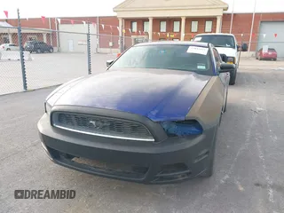 2014 Ford Mustang V6 z VIN 1ZVBP8AM7E5287817, wystawiony jako IAAI lot #42642851 z przebiegiem 203 384 mil mil oraz . Historia ofert i sprzedaży dostępna na DreamBid. Obrazek 6.