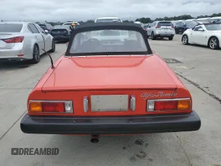 1975 Alfa Romeo Spider z VIN AR3047546, wystawiony jako Copart lot #74561034 z przebiegiem 59 884 mil mil oraz Szkoda całkowita • Salvage title. Historia ofert i sprzedaży dostępna na DreamBid. Obrazek 6.