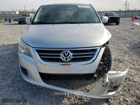 2010 Volkswagen Routan SE with VIN 2V4RW3D17AR184585, listed as a Copart auction lot 48215015 with 167,728 mi miles and Salvage Title. Bid and sale history available at carsss.com. Image 5.