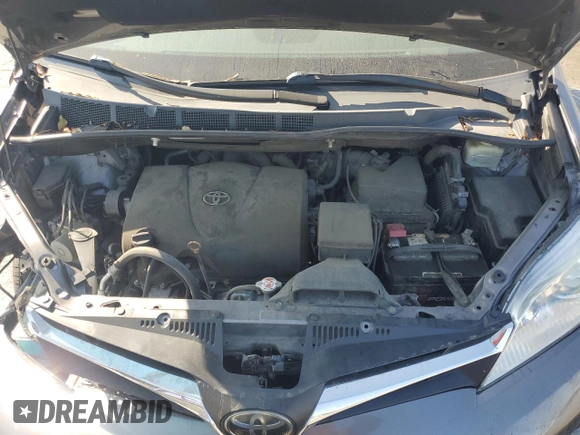 2018 Toyota Sienna LE Auto Access Seat with VIN 5TDKZ3DC2JS932431, listed as a Copart auction lot 58867695 with 98,265 mi miles and Salvage title. Bid and sale history available at DreamBid. Image 12.
