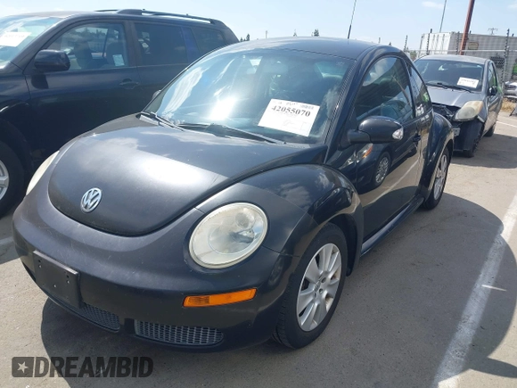 2008 Volkswagen New Beetle Coupe S with VIN 3VWPW31C38M505088, listed as a IAAI auction lot 42055070 with 137,031 mi miles. Bid and sale history available at carsss.com. Image 2.