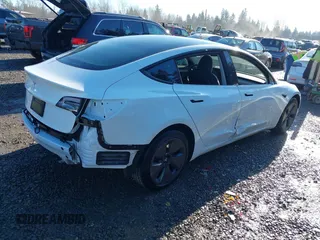 2023 Tesla Model 3 z VIN 5YJ3E1EA0PF611244, wystawiony jako IAAI lot #41455102 z przebiegiem 21 867 mil mil oraz . Historia ofert i sprzedaży dostępna na DreamBid. Obrazek 4.