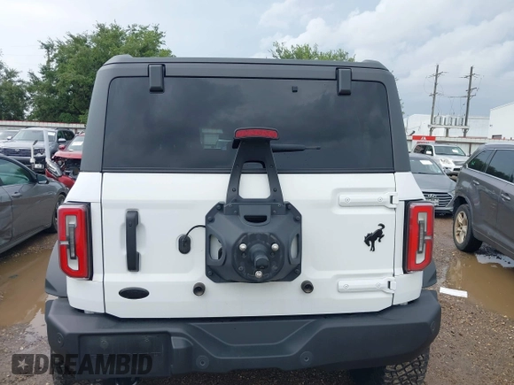 2023 Ford Bronco z VIN 1FMEE5DP2PLB16493, wystawiony jako IAAI lot #42507079 z przebiegiem 59 656 mil mil oraz . Historia ofert i sprzedaży dostępna na DreamBid. Obrazek 17.