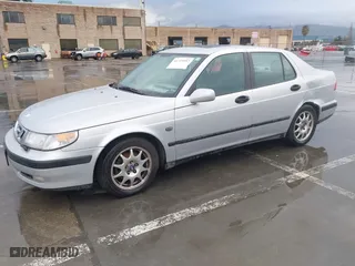 2001 Saab 9-5 with VIN YS3ED48E313047145, listed as a IAAI auction lot 41725537 with 137,708 mi miles. Bid and sale history available at carsss.com. Image 2.